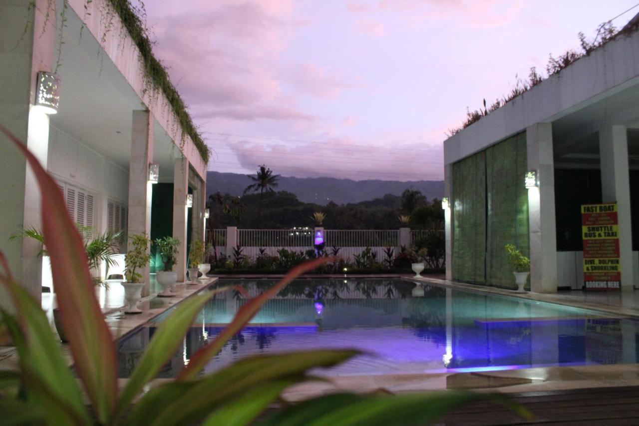 Villa Putih Lovina Exterior photo